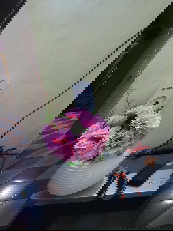 زهرية ورد وسط Image 4 Preview
