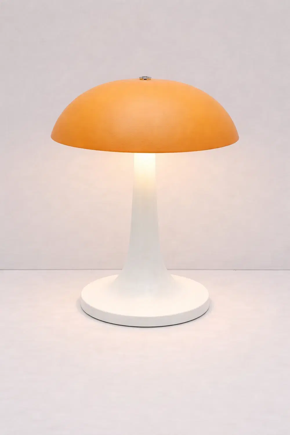 تيبل لامب مكتبي يعمل على الشحن M22 Preview Image