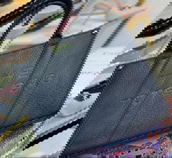 THE TOTE BAG - الشنطة اللي كل بنت بدها! 🛍️💥 Image 1 Preview