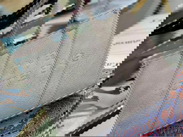 THE TOTE BAG - الشنطة اللي كل بنت بدها! 🛍️💥 Image 4 Preview