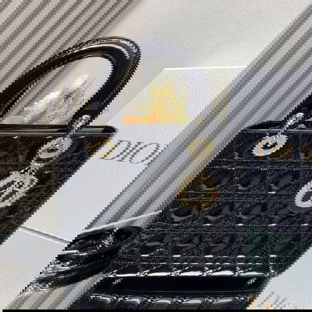 LADY DIOR - أيقونة الفخامة Preview Image