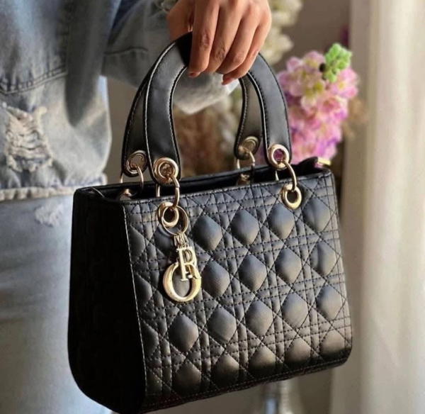 LADY DIOR - أيقونة الفخامة! 👑الشنطة الأسطورية اللي حلم كل بنت! 😍✨ Image 4 Preview