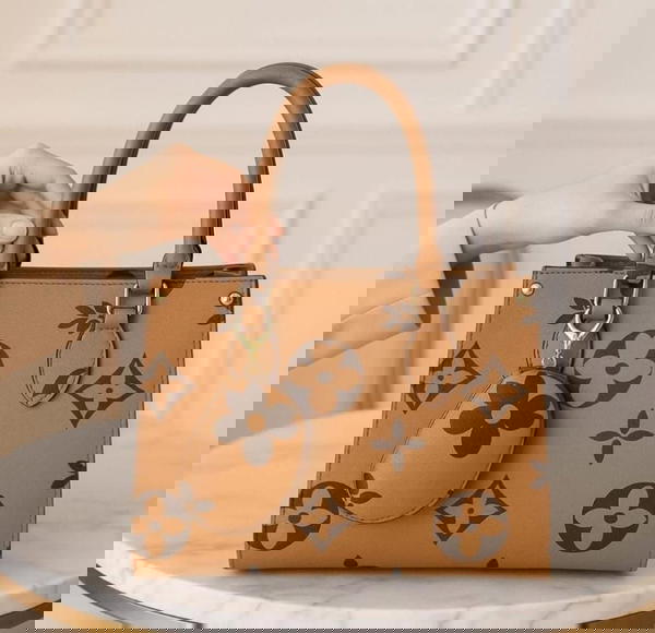 الشنطة الأيقونية بالطبعة الشهيرة  Image 1 Preview