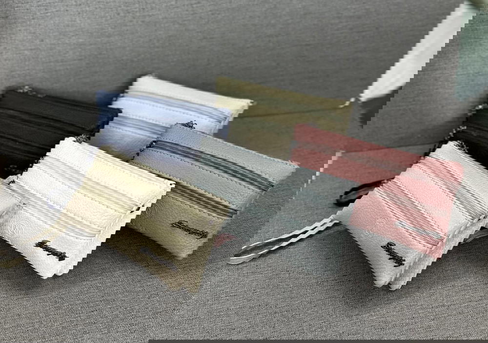 جزدان كوالا حجم صغير مختم ختم الشركه ملااااان سحابات  🔥🔥🔥 Preview Image