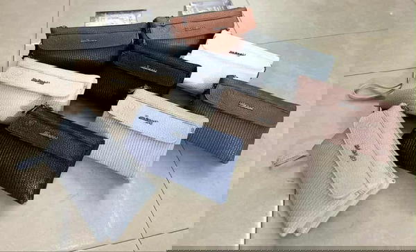 جزدان كوالا حجم وسط مختم ختم الشركه ملااااان سحابات  🔥🔥🔥 Image 3 Preview