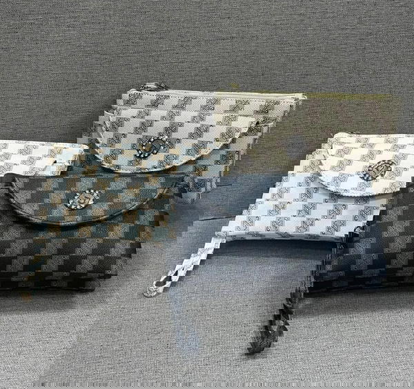 جزدان كوالا حجم وسط وملانن سحابات 🔥🔥🔥والسعر مغري جدا  Image 1 Preview