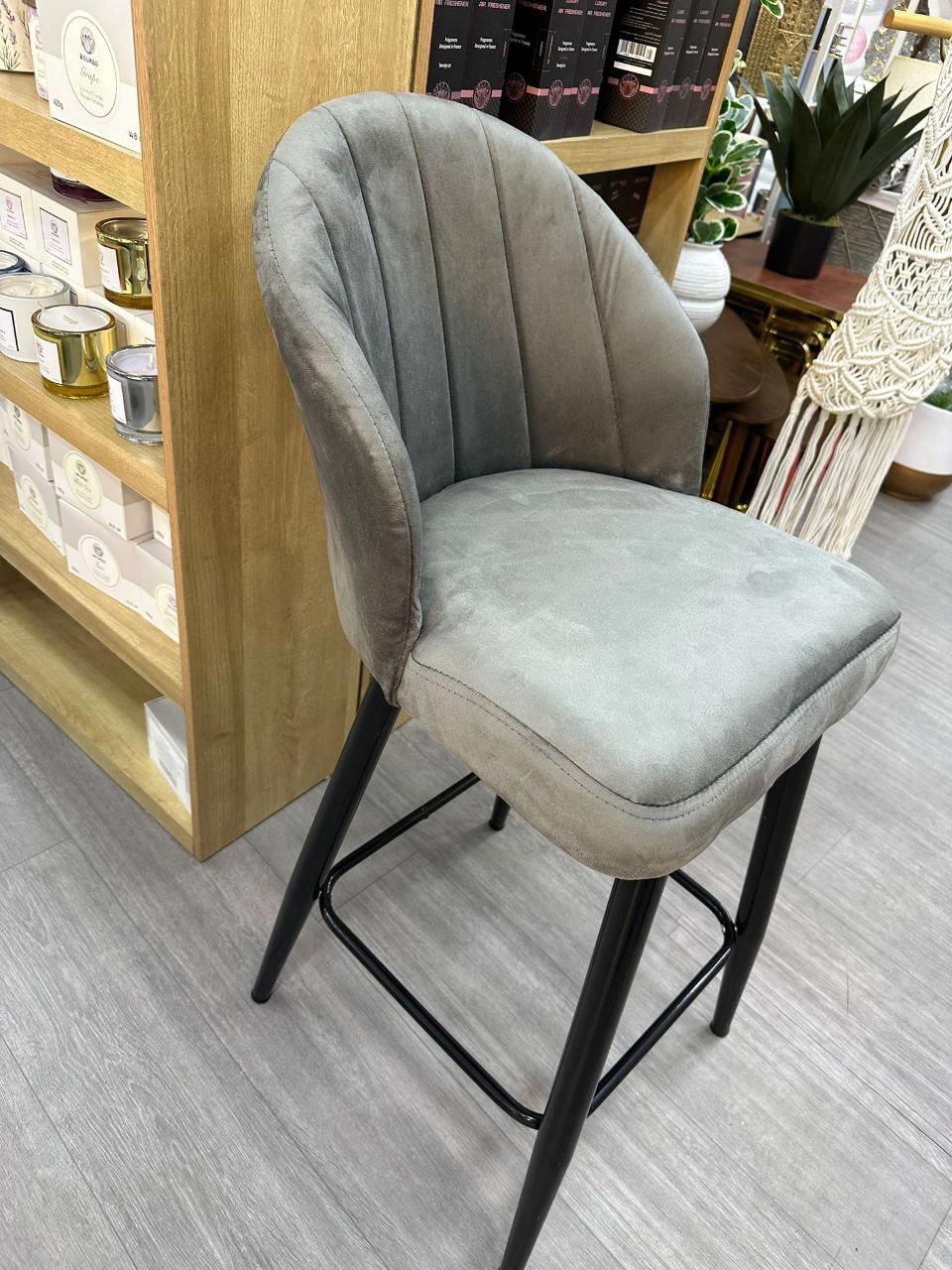 كراسي بار مخمل .الارجل حديد .الارتفاع 70 كامل مع القعده Preview Image