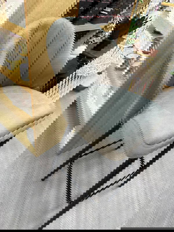 كراسي بار مخمل .الارجل حديد .الارتفاع 70 كامل مع القعده Image 1 Preview