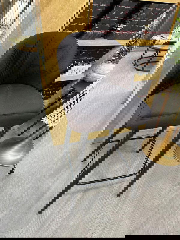 كراسي بار مخمل .الارجل حديد .الارتفاع 70 كامل مع القعده Image 3 Preview