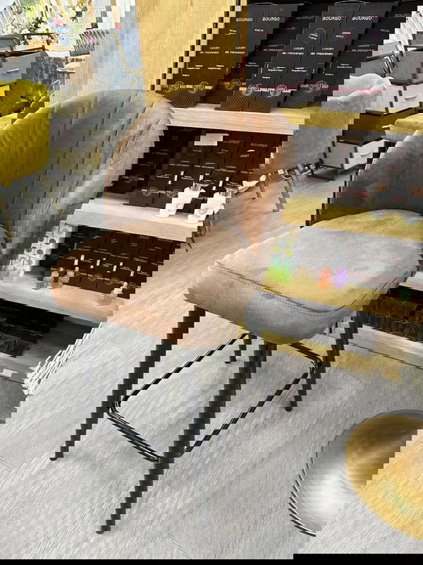 كراسي بار مخمل .الارجل حديد .الارتفاع 70 كامل مع القعده Image 5 Preview