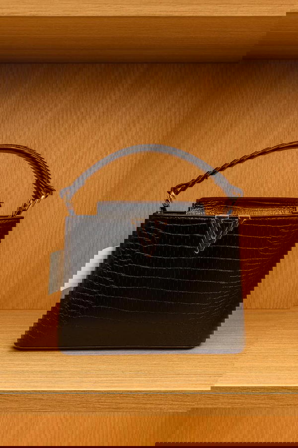 كولكشن V الكروكو اللامع! 🚨4 شنط فاخرة × جلد كروكو Image 3 Preview