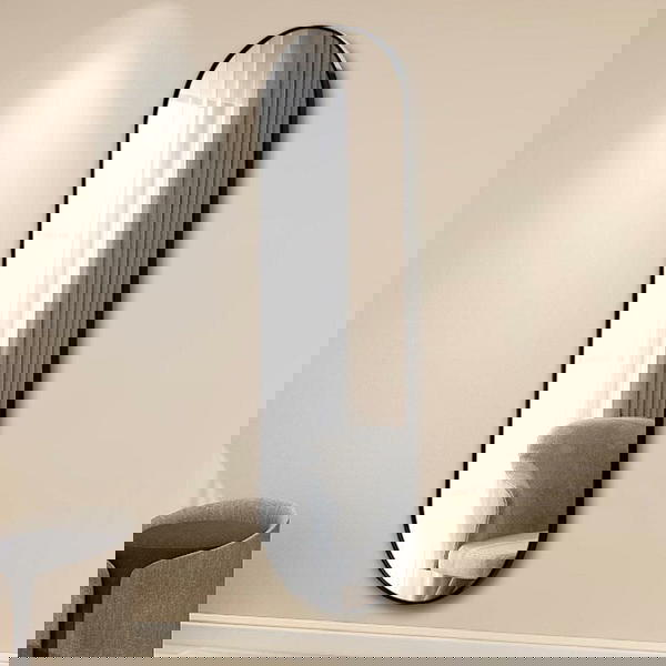 مرآة طويلة تعليق على حيط+معها علاقة للأرض توقيف بلون الأسود والذهبي تصميم راقي وجودة عالية.قياس 130*34  Image 2 Preview