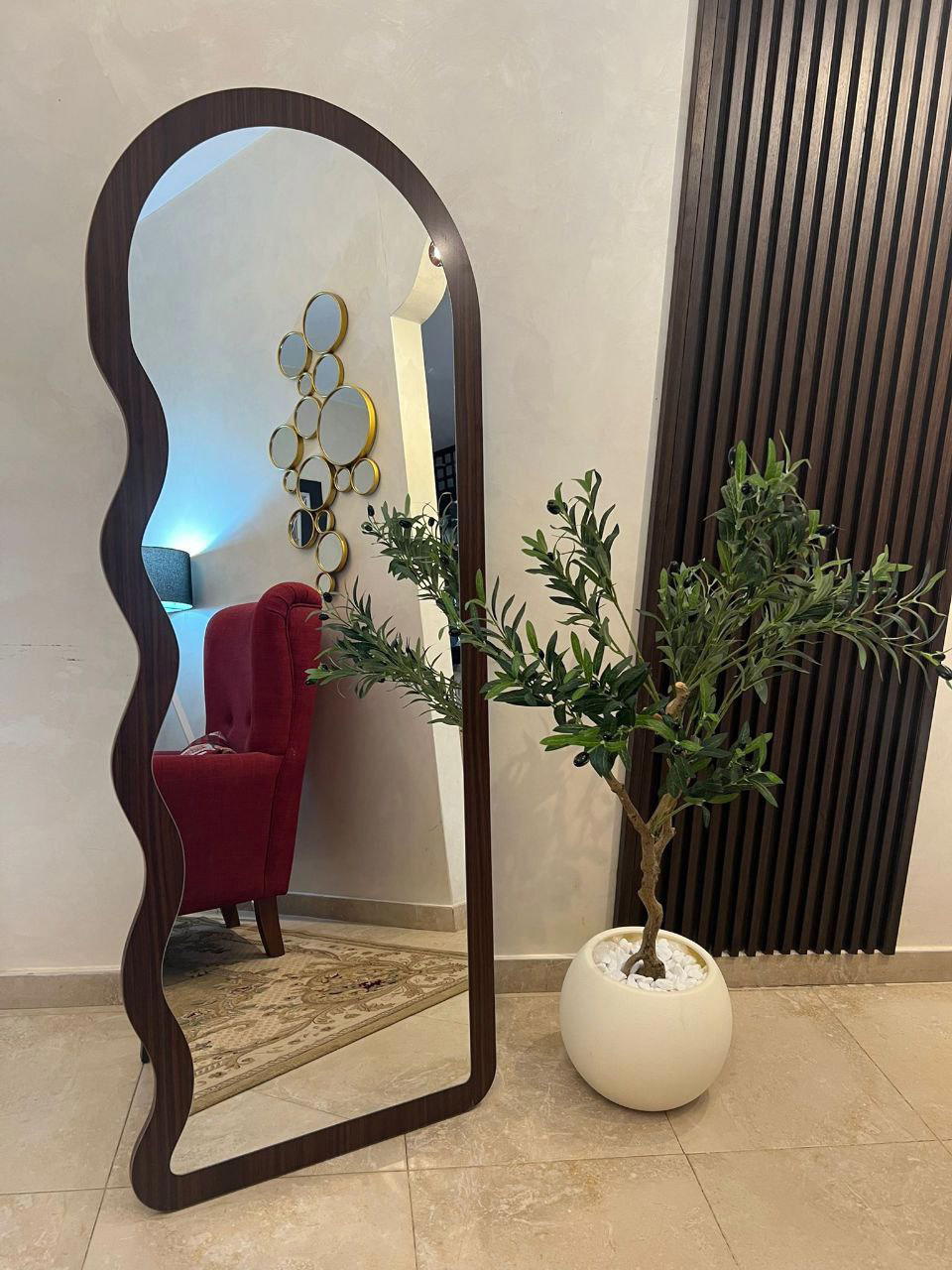 مراه اطار خشبي متعرج Preview Image