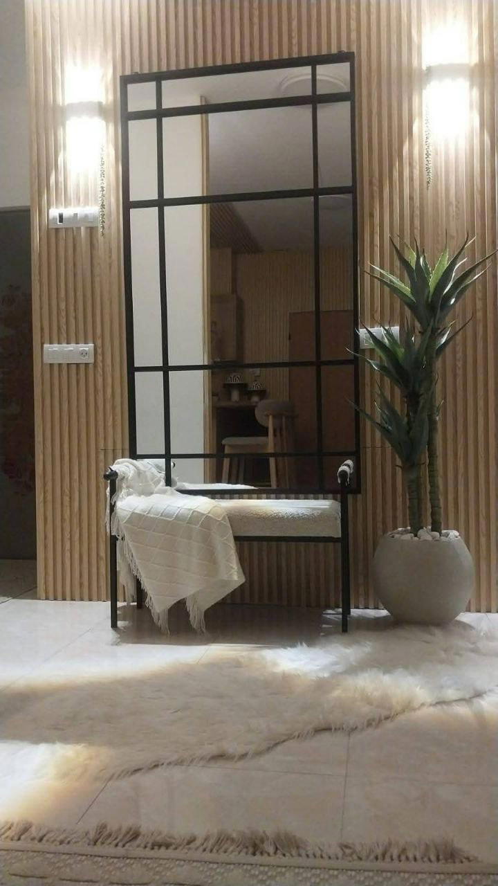 مراية مع مقعد عليها  Preview Image