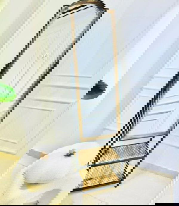 مراية مع رفين ارتفاع كامل 170 سم  متوفره باللونين الفاتح والغامق Image 2 Preview