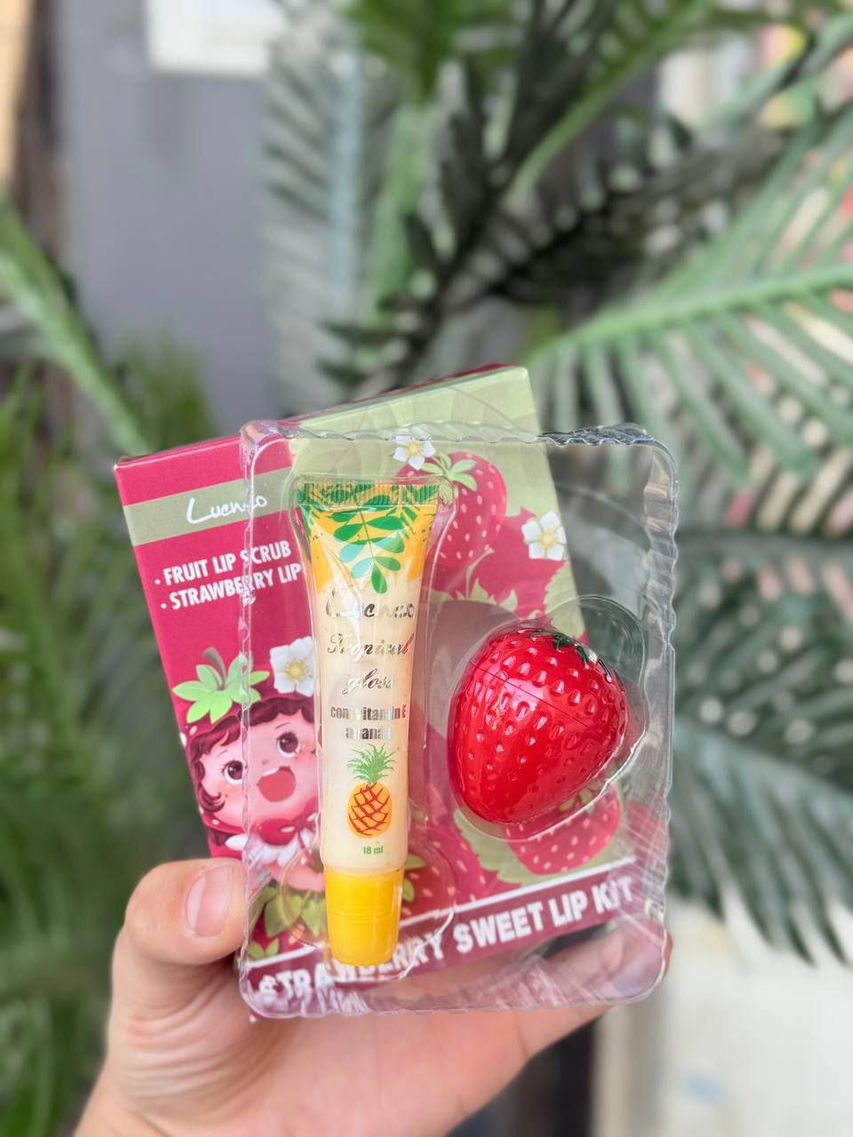 مرطب شفايف مع مقشر  Preview Image