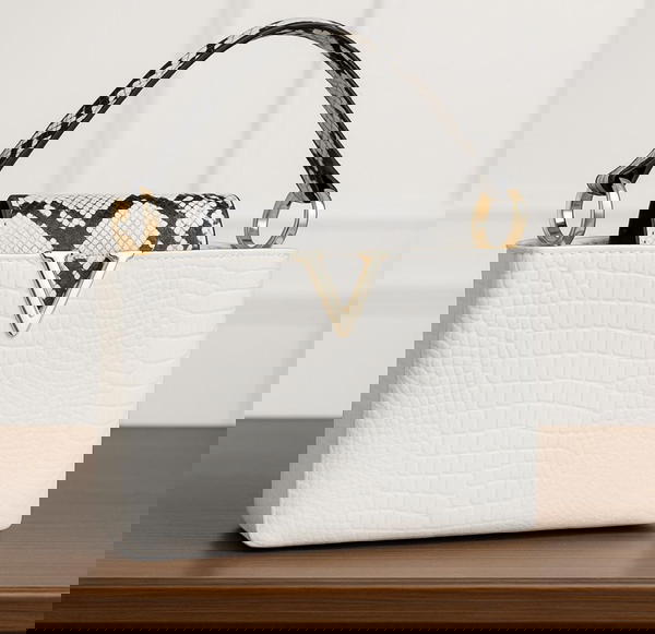 شنط V الفاخرة بجلد الكروكو! 👑 Image 2 Preview