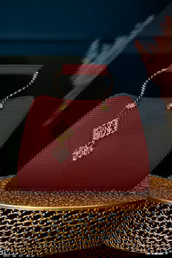 شنط بتصميم هندسي راقي  Image 3 Preview