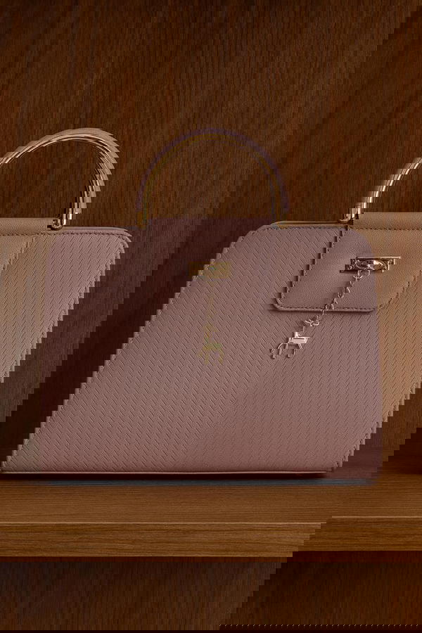 شنط بتصميم مخطط راقي.    Image 3 Preview