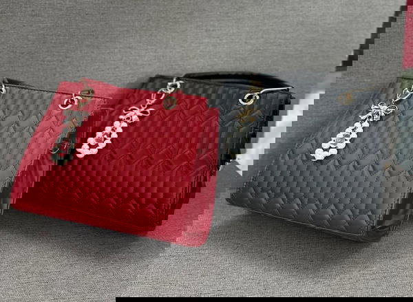 شنط مبطنة فاخرة بإكسسوار اللؤلؤه  Image 3 Preview