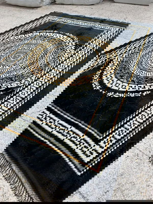 سجاد مخمل حجم 270×180 ارضيه حبيبات ثابته على الارض  Image 3 Preview