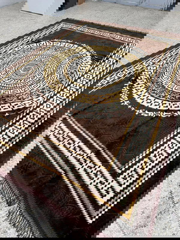 سجاد مخمل حجم 270×180 ارضيه حبيبات ثابته على الارض  Image 4 Preview