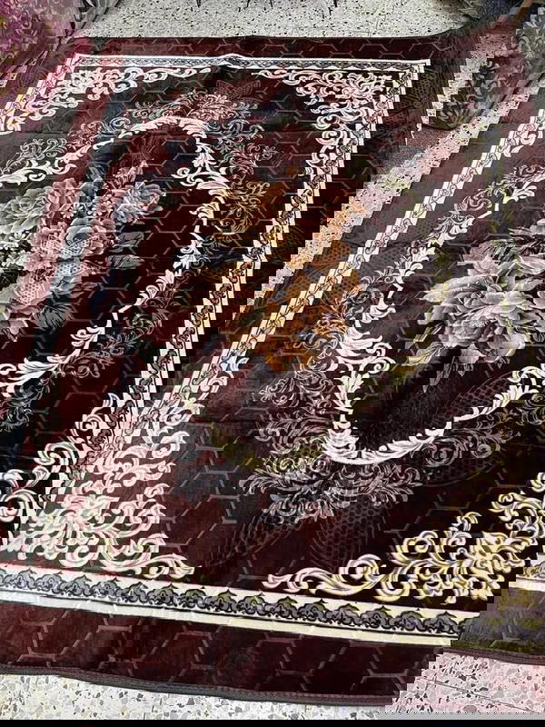 سجاد مخمل محفر .. مقاس 1.60×2.30  . متوفر فقط لون خمري و بنيFoo Image 1 Preview