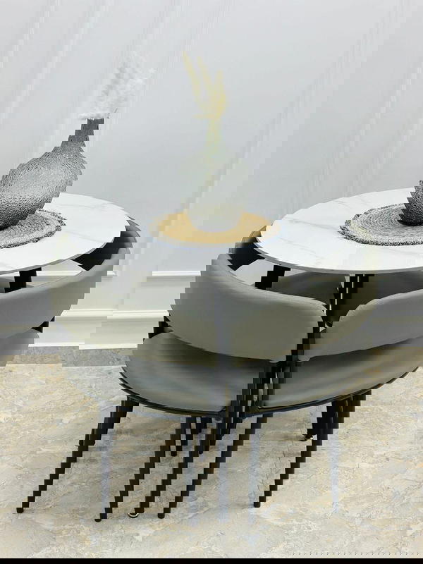 طاولات سفرة جرانيت مميزة جدا مع اربع كراسي حديد مع جلد وتنجيد مربع و دائري قطر 80 و ارتفاع 75 Image 1 Preview