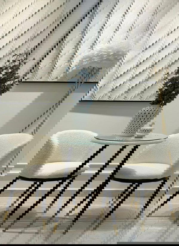 طقم قعدة فرو كرسين مع طاولة  Image 3 Preview