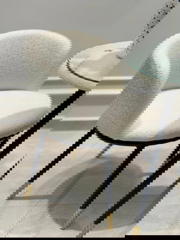 طقم قعدة فرو كرسين مع طاولة  Image 4 Preview