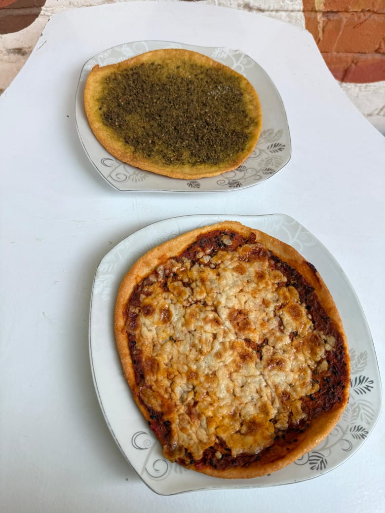 منقوشه جبنه محمره دقيق لوز Preview Image