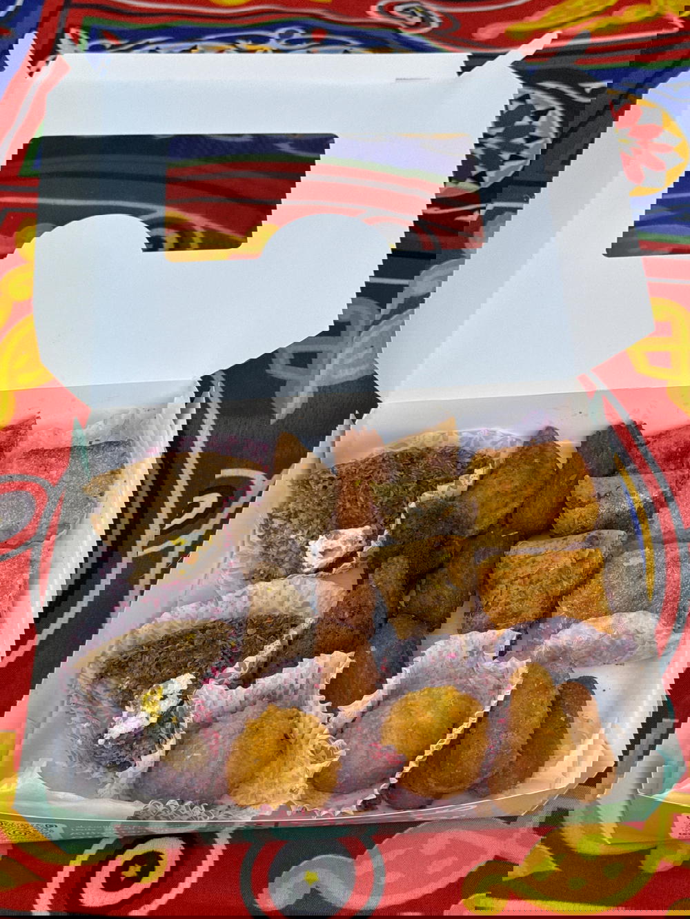 طبق شرقي مشكل من دقيق اللوز 500جم  Preview Image