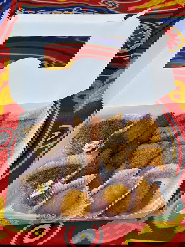 طبق شرقي مشكل من دقيق اللوز 500جم  Image 1 Preview