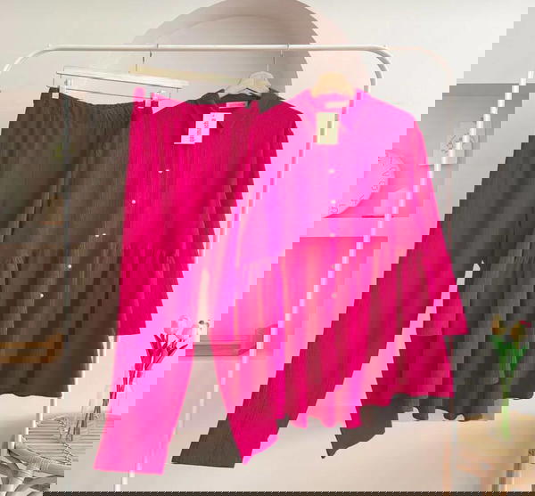 سوت قطعتين بزراير Image 3 Preview