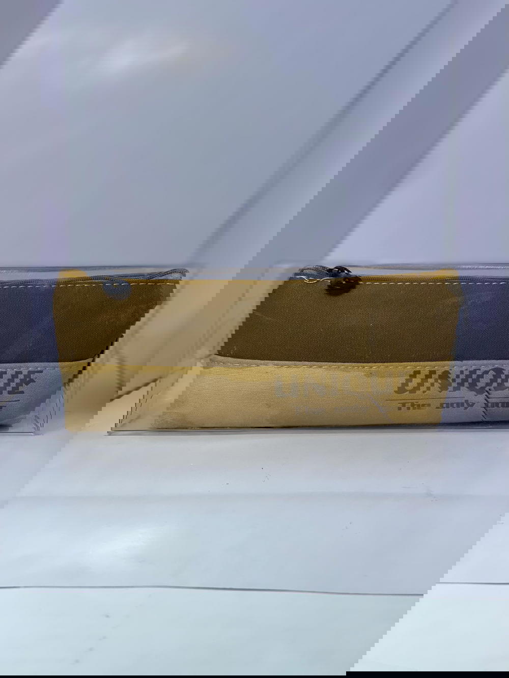 محفظة اقلام Preview Image