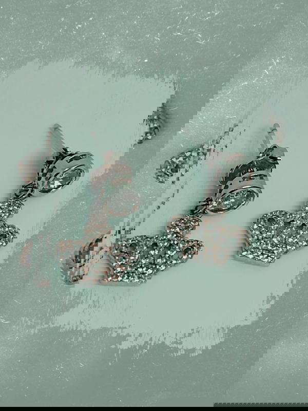 أقراط تصميم تاج  Image 2 Preview