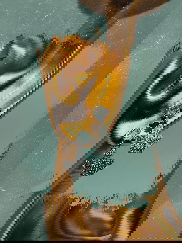 أقراط تصميم تاج  Image 3 Preview