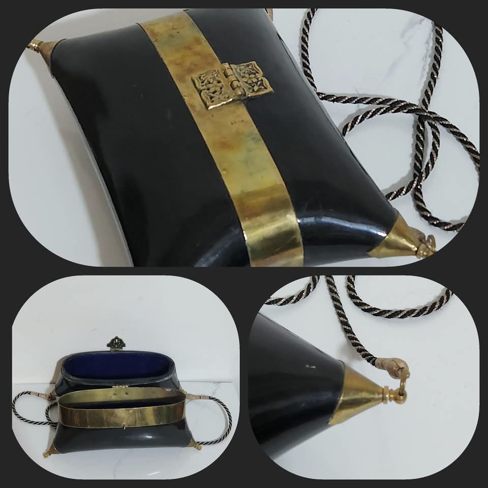 حقيبة كتف كلاسيكية Preview Image