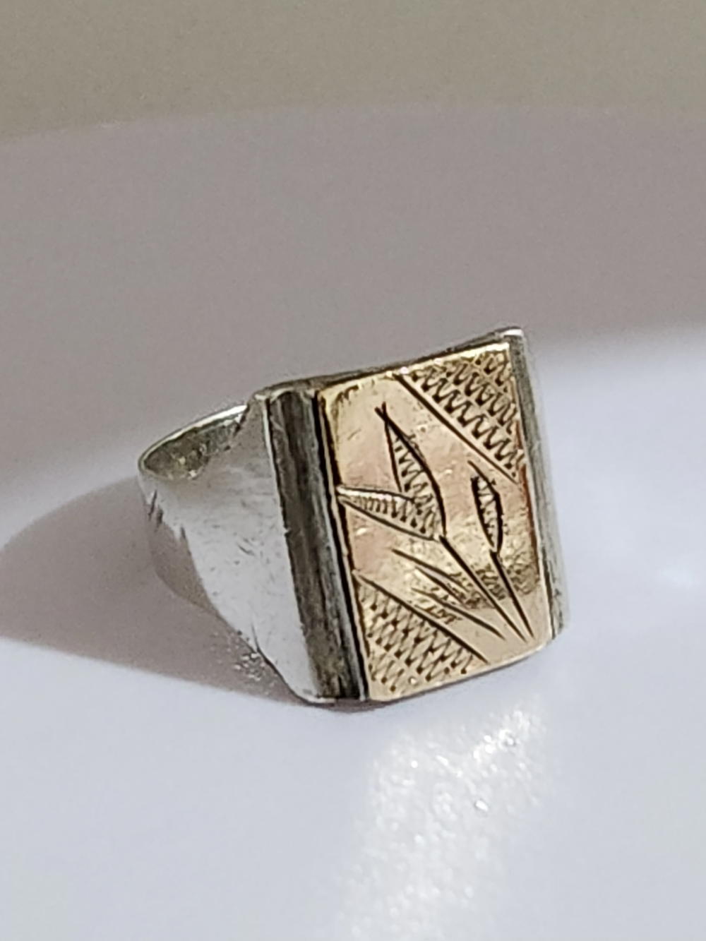 خاتم فاخر Preview Image