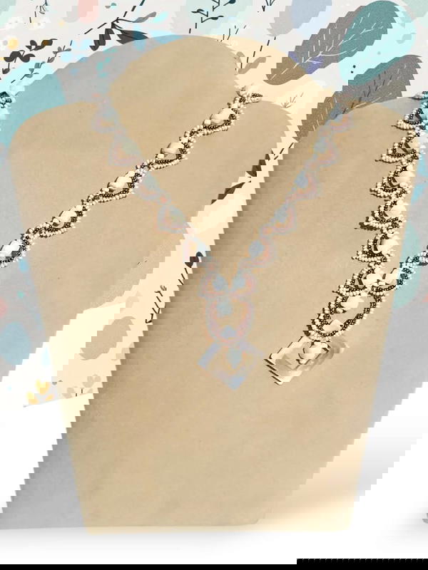 قلادة مطرزة من الصدف البحري Image 2 Preview
