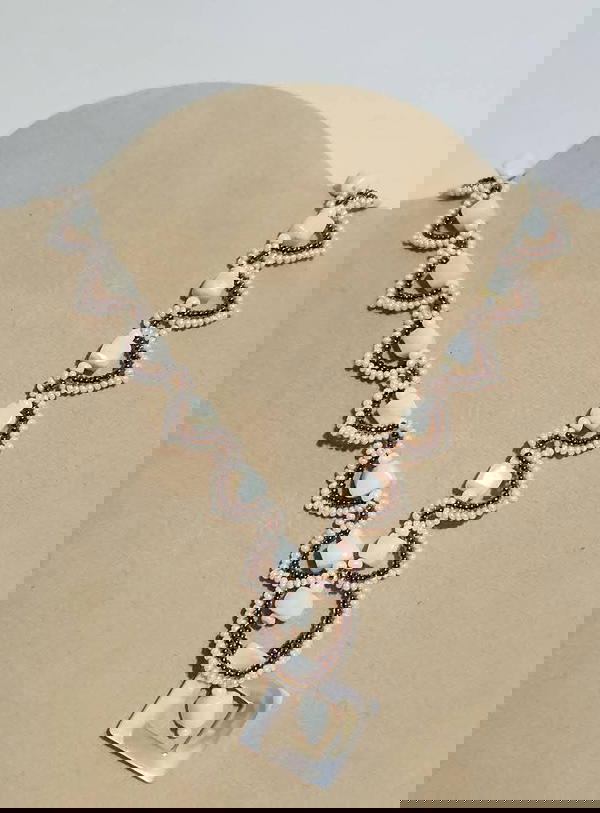 قلادة مطرزة من الصدف البحري Image 3 Preview