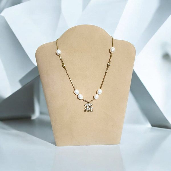 قلادة شانيل ساحرة Image 3 Preview