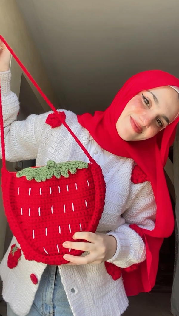 Strawberry bobohu🍓🤍 Image 3 Preview