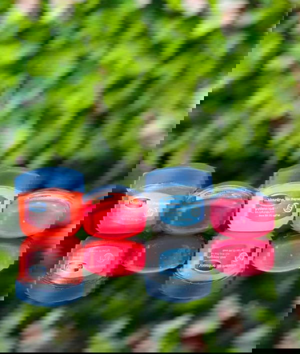 فازلين شفايف ٤×١ Image 1 Preview