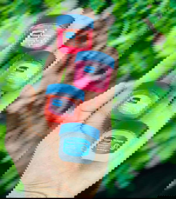 فازلين شفايف ٤×١ Image 3 Preview