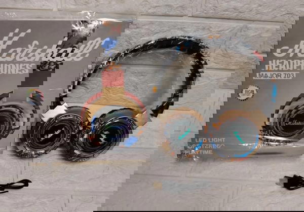 سماعة هيدفون مزود باضائة RGB من مرشال Image 1 Preview
