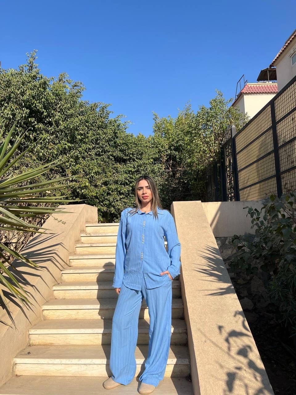 سوت ستراس—suit Preview Image