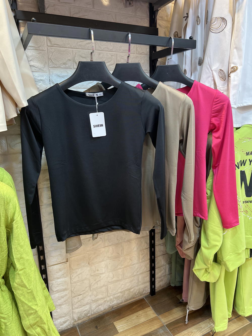 توب شي ان—T-shirt Preview Image
