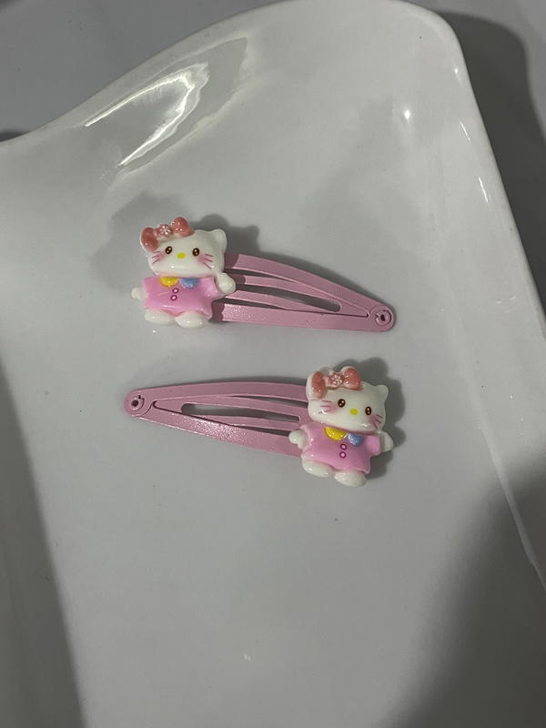 Hello Kitty hair clips Image 1 Preview
