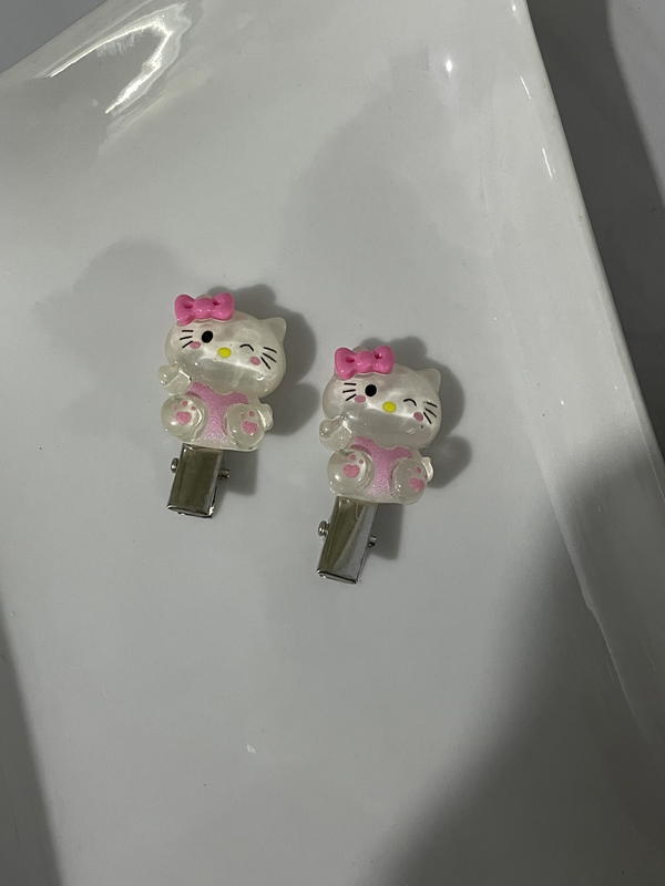Hello Kitty hair clips Image 1 Preview